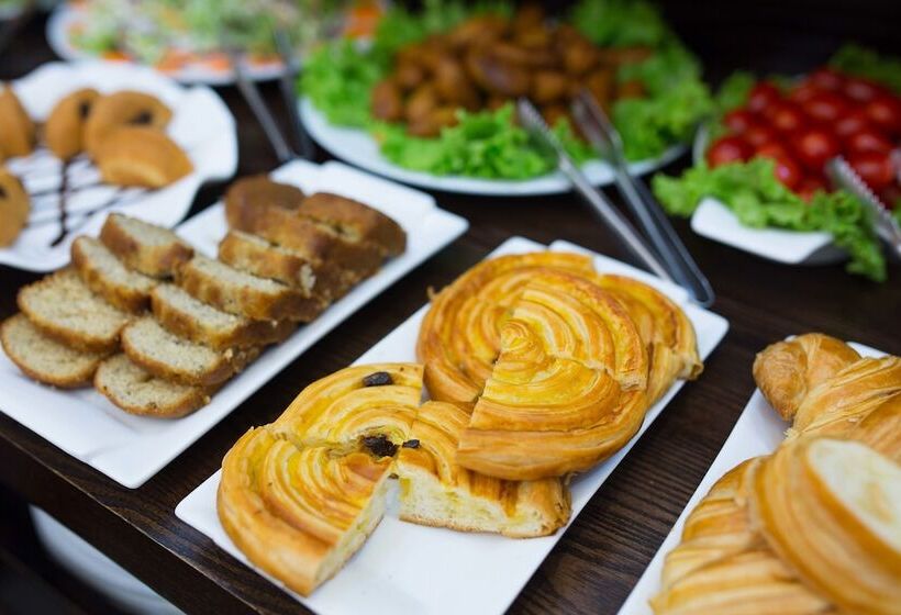 Golden Sail Hotel & Spa