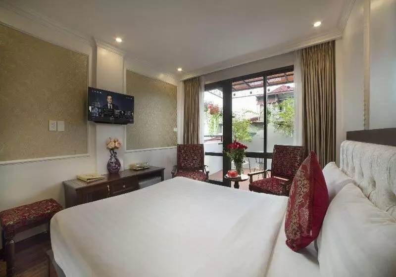 Golden Sail Hotel & Spa