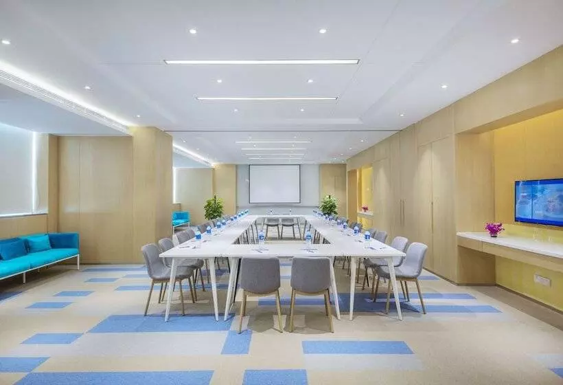 Hotelli Holiday Inn Express Zhengzhou Longzi Lake, An Ihg