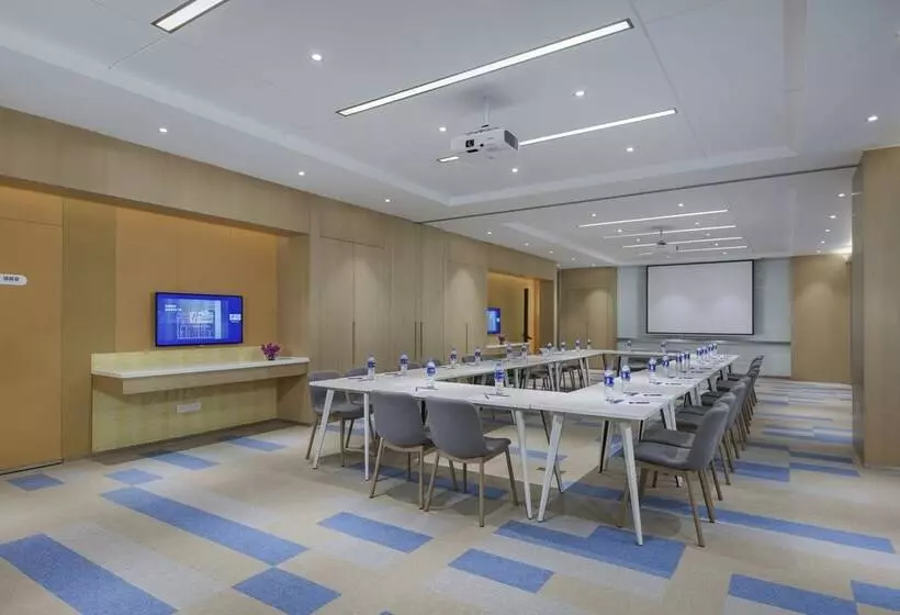 Hotelli Holiday Inn Express Zhengzhou Longzi Lake, An Ihg