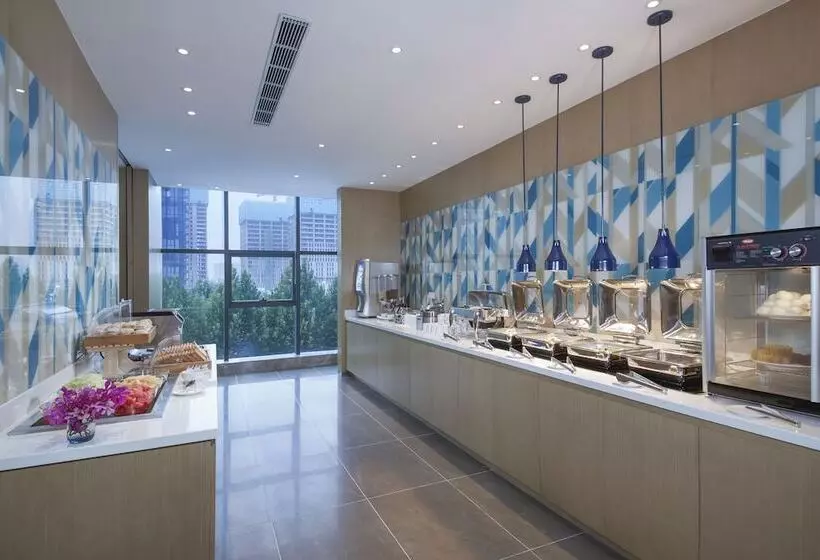 Hotelli Holiday Inn Express Zhengzhou Longzi Lake, An Ihg