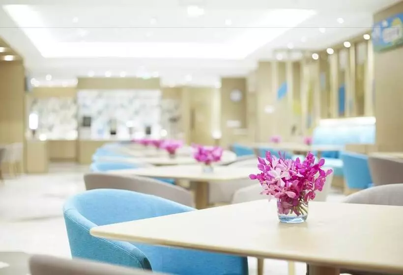 Hotelli Holiday Inn Express Zhengzhou Longzi Lake, An Ihg