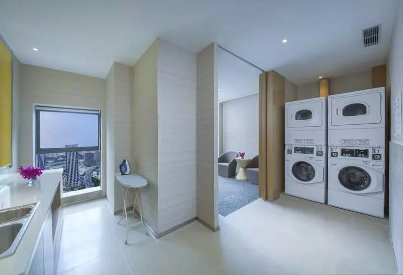 Hotelli Holiday Inn Express Zhengzhou Longzi Lake, An Ihg