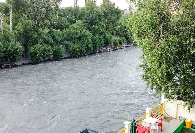 Hotel Jazeera Hangout