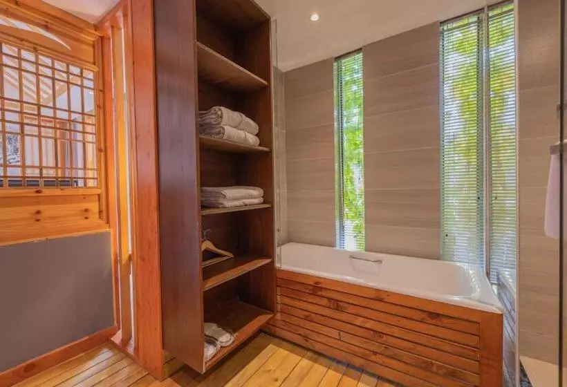 Majatalo Mild Spring Boutique