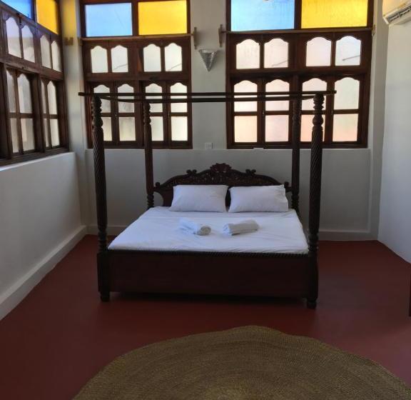 هتل Stone Town Sea View