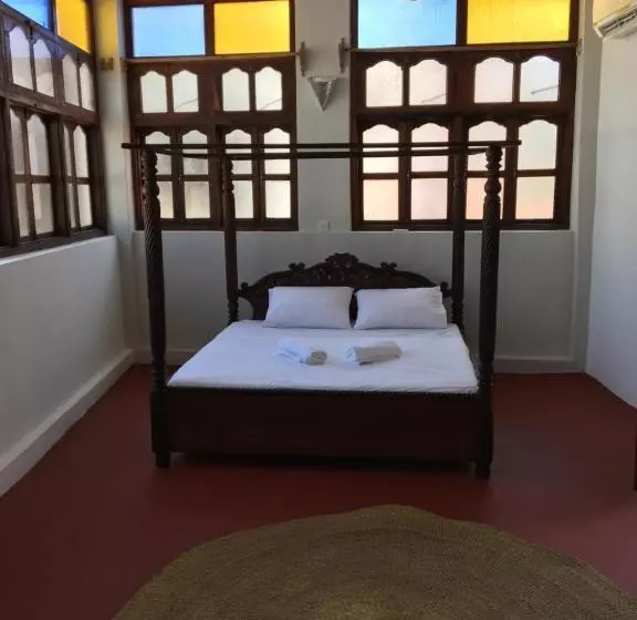 هتل Stone Town Sea View