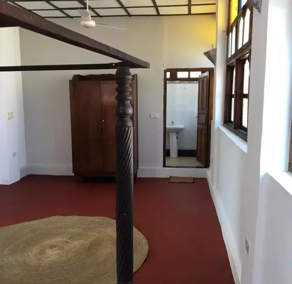 هتل Stone Town Sea View