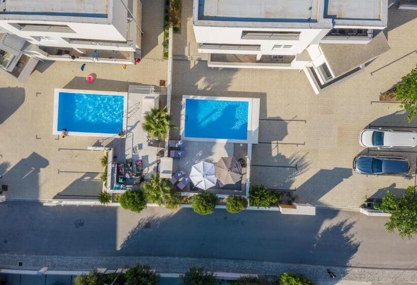 Apartments & Rooms Danivan Pool Villas B