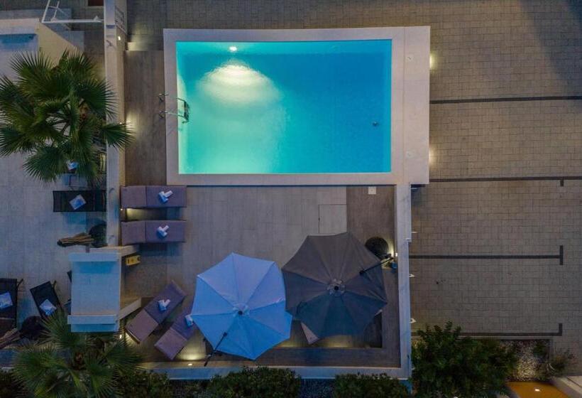 Apartments & Rooms Danivan Pool Villas B