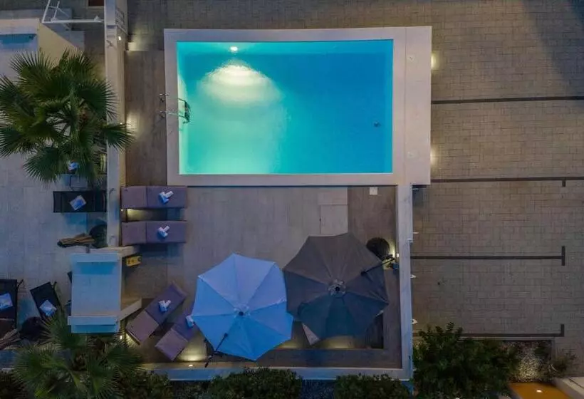 Apartments & Rooms Danivan Pool Villas B