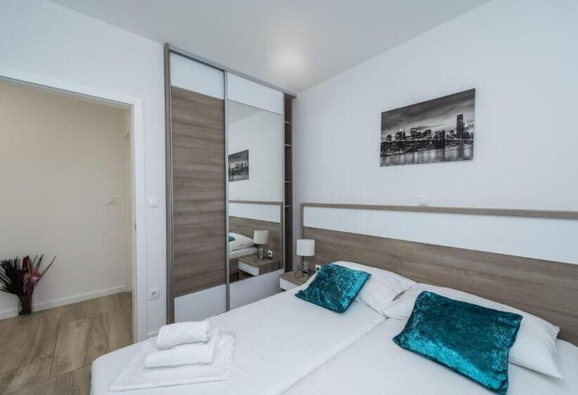 Apartments & Rooms Danivan Pool Villas B