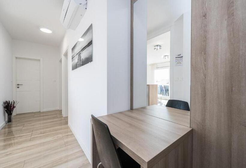 Apartments & Rooms Danivan Pool Villas B