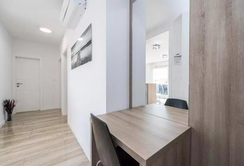 Apartments & Rooms Danivan Pool Villas B