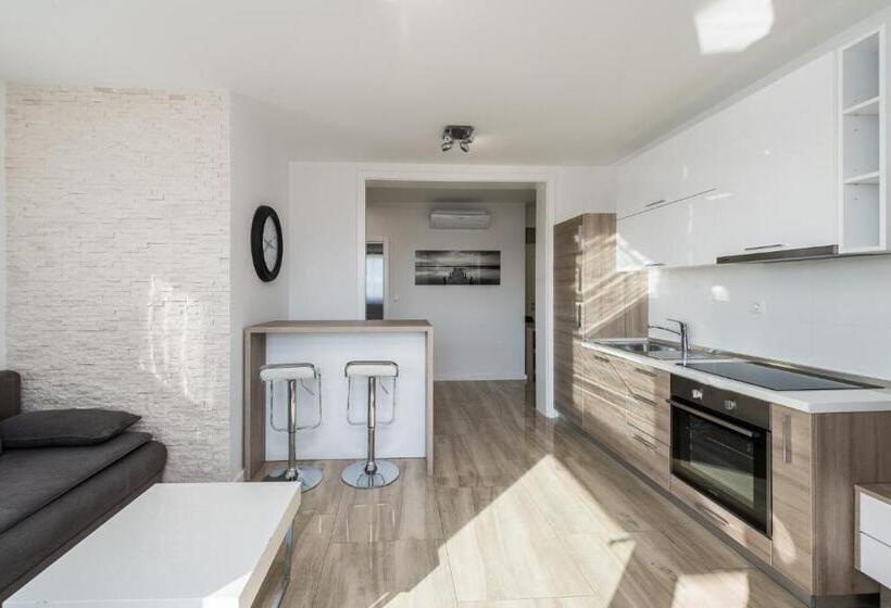 Apartments & Rooms Danivan Pool Villas B