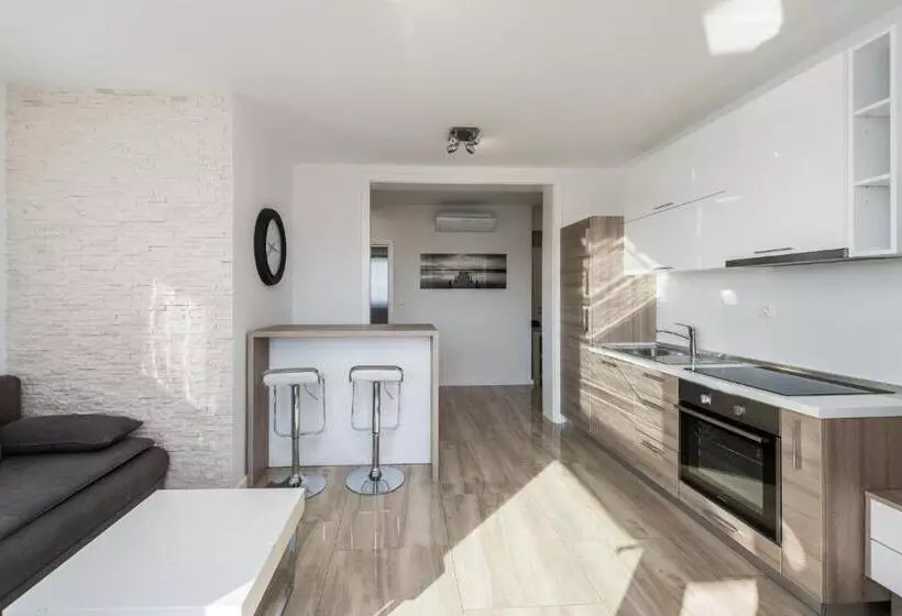 Apartments & Rooms Danivan Pool Villas B