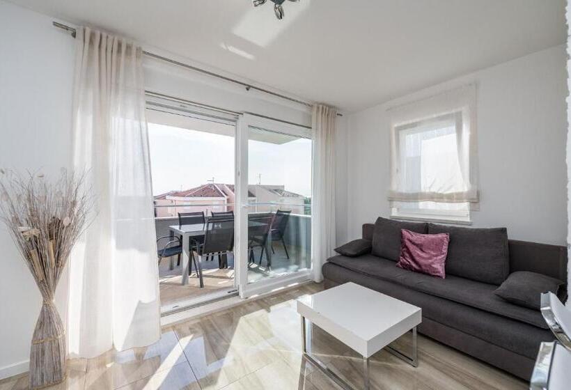 Apartments & Rooms Danivan Pool Villas B