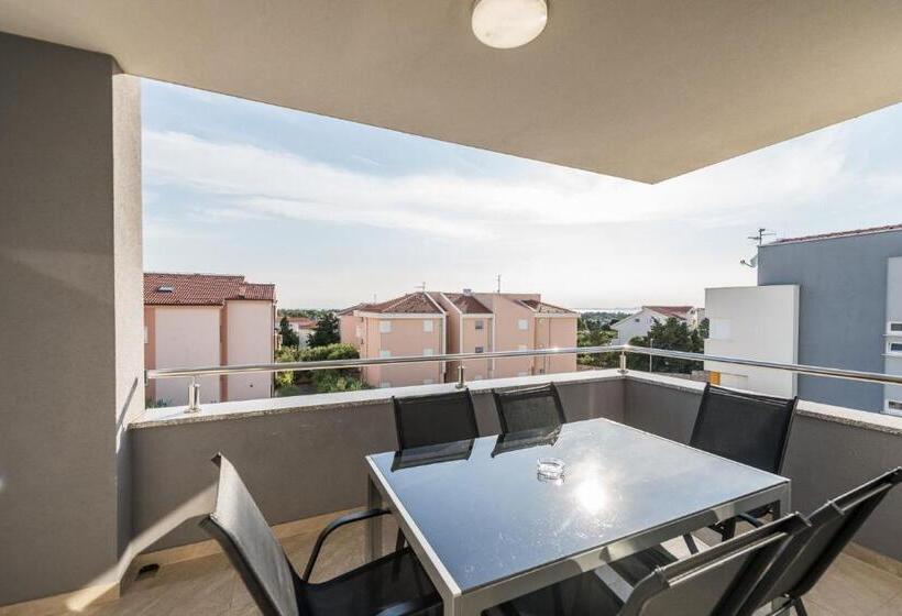 Apartments & Rooms Danivan Pool Villas B