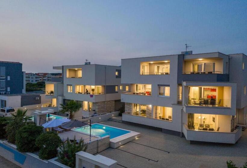 Apartments & Rooms Danivan Pool Villas B