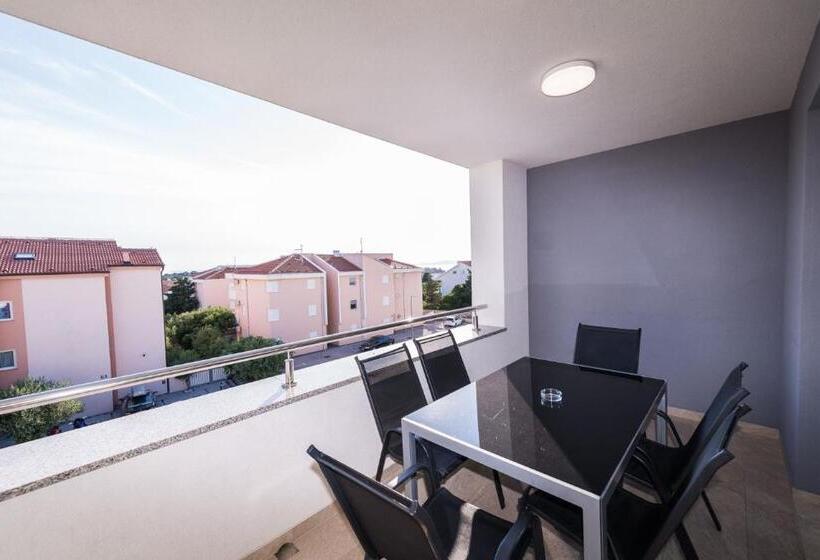 Apartments & Rooms Danivan Pool Villas B