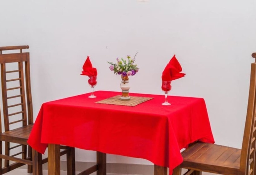 ホテル Crown Plaza Katunayake