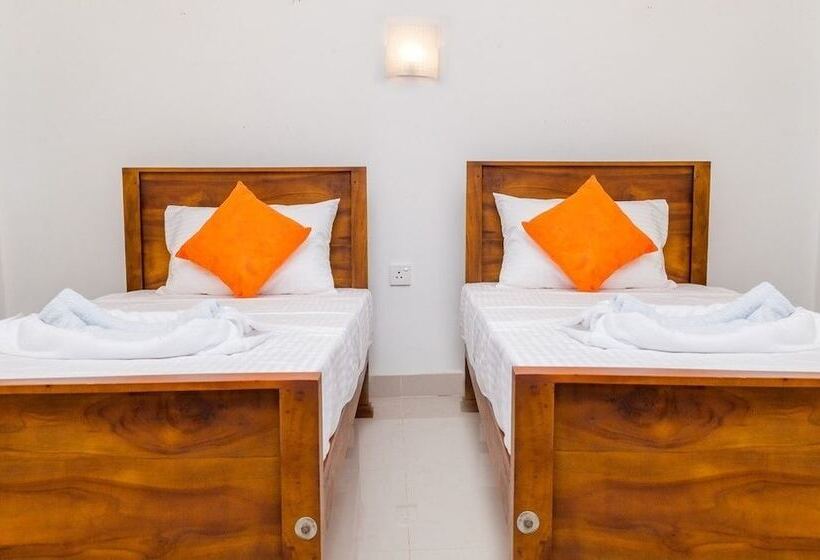 ホテル Crown Plaza Katunayake