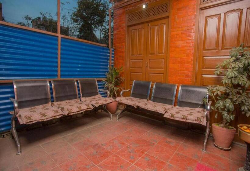 هتل Oyo 258 Heart Of Bhaktapur Guest House