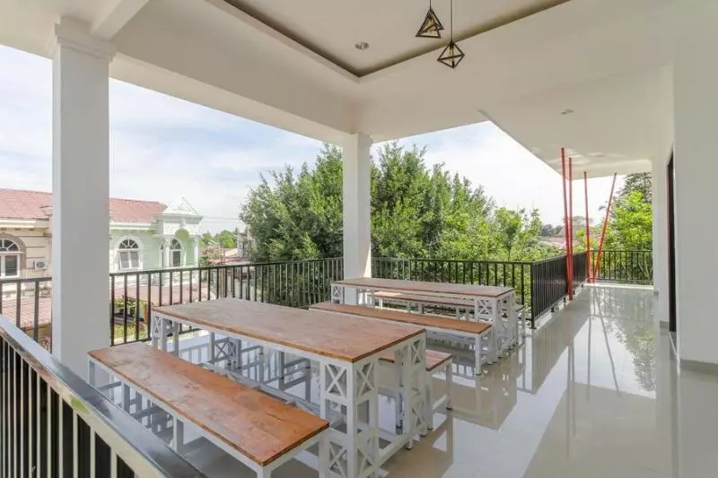 ホテル Reddoorz Premium @ Setiabudi Medan