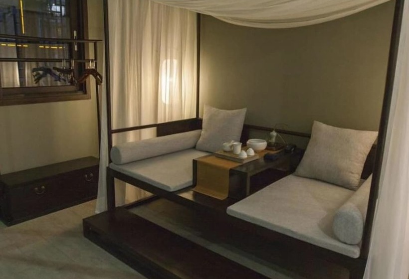 Floral Hotel Fenghuang Molan Riverview