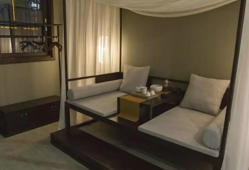 Floral Hotel Fenghuang Molan Riverview