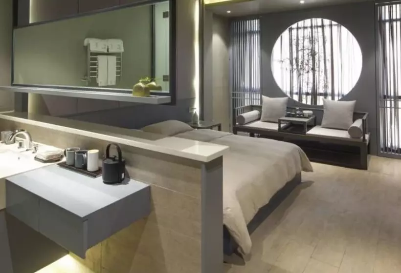 Floral Hotel Fenghuang Molan Riverview