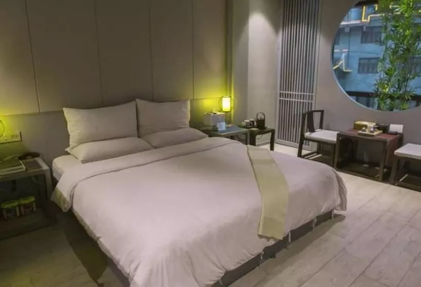 Floral Hotel Fenghuang Molan Riverview