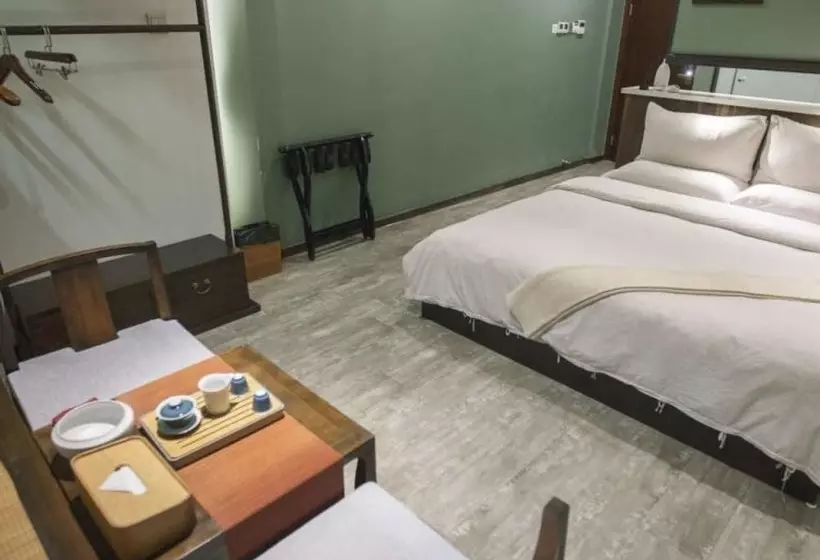 Floral Hotel Fenghuang Molan Riverview