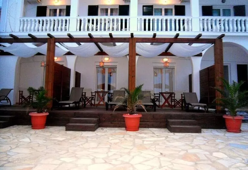 Galini Beach Studios And Penthouse