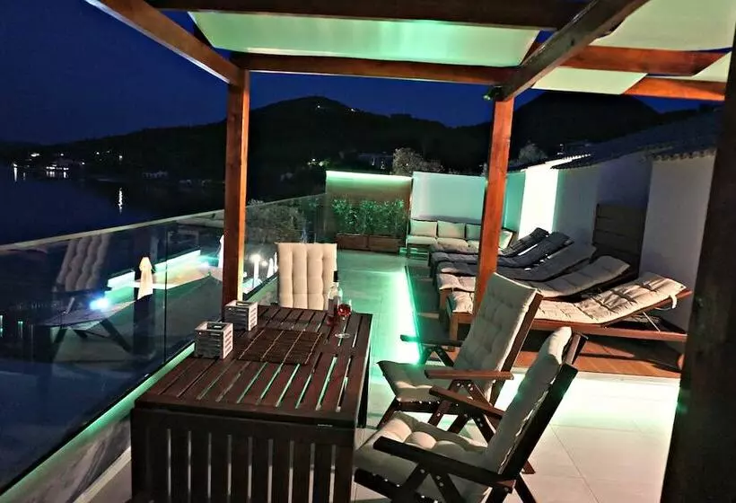 Galini Beach Studios And Penthouse
