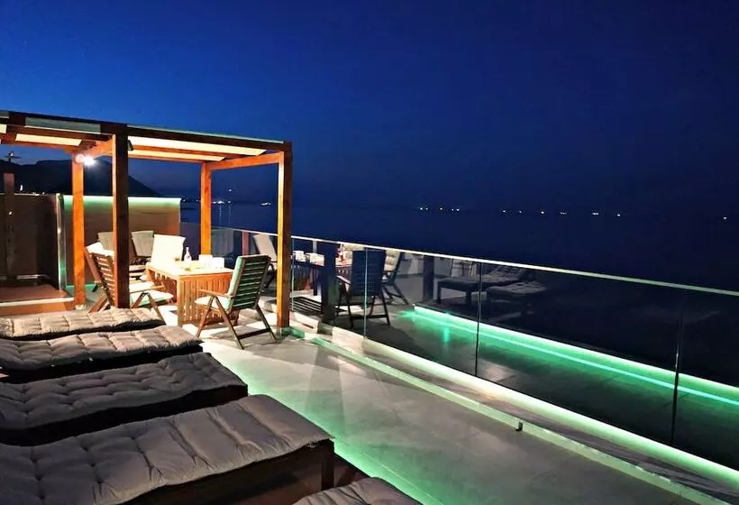 Galini Beach Studios And Penthouse