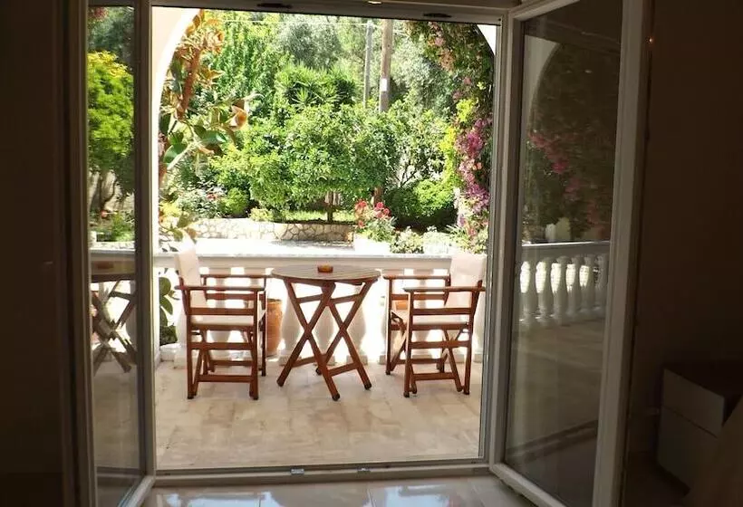 Galini Beach Studios And Penthouse