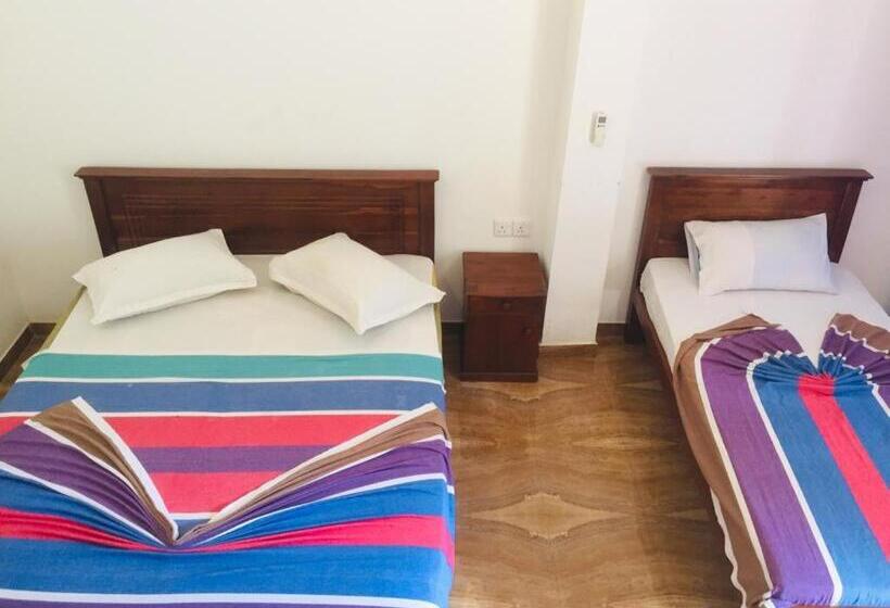 בית מלון כפרי Vrk Adventure Base Camp