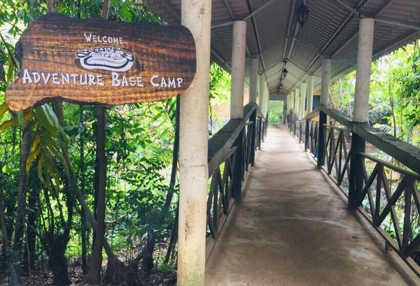 בית מלון כפרי Vrk Adventure Base Camp