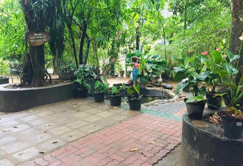 בית מלון כפרי Vrk Adventure Base Camp