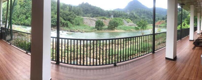 בית מלון כפרי Vrk Adventure Base Camp