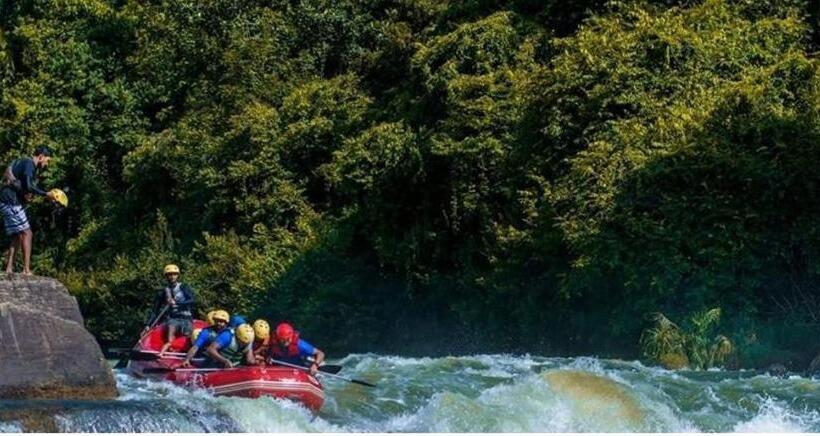 בית מלון כפרי Vrk Adventure Base Camp