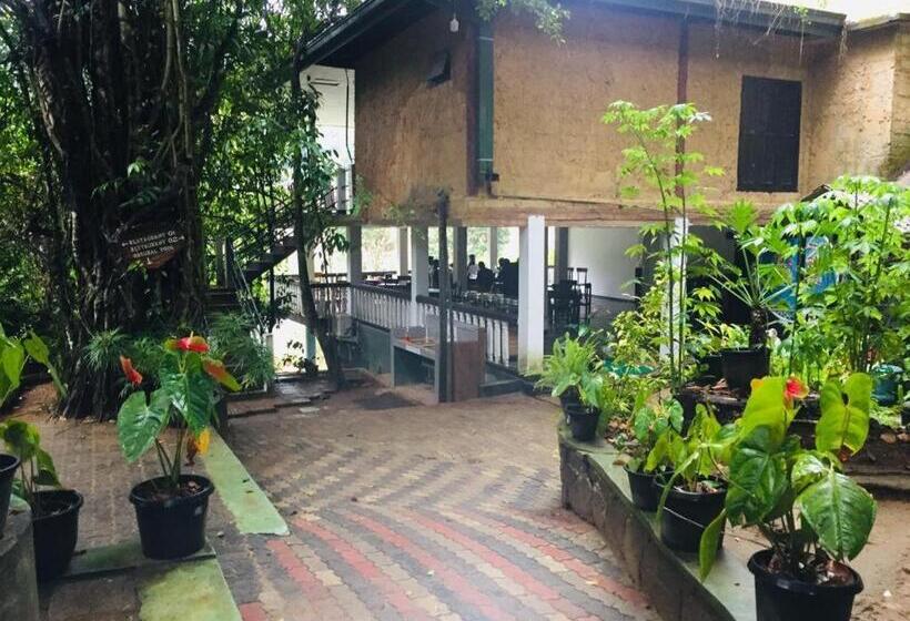 בית מלון כפרי Vrk Adventure Base Camp