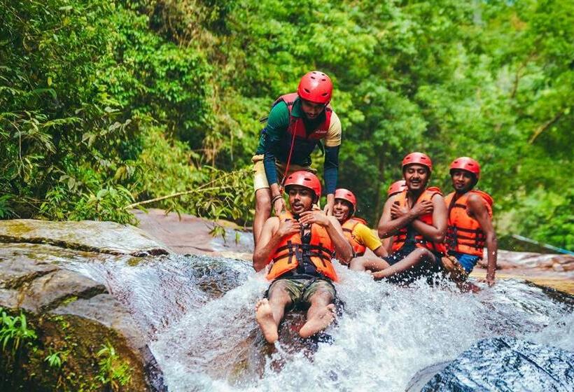 בית מלון כפרי Vrk Adventure Base Camp