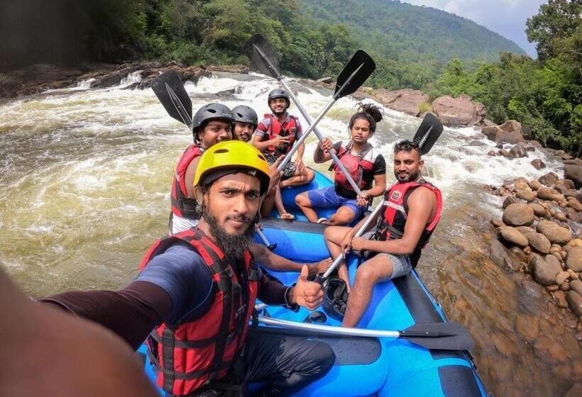 בית מלון כפרי Vrk Adventure Base Camp