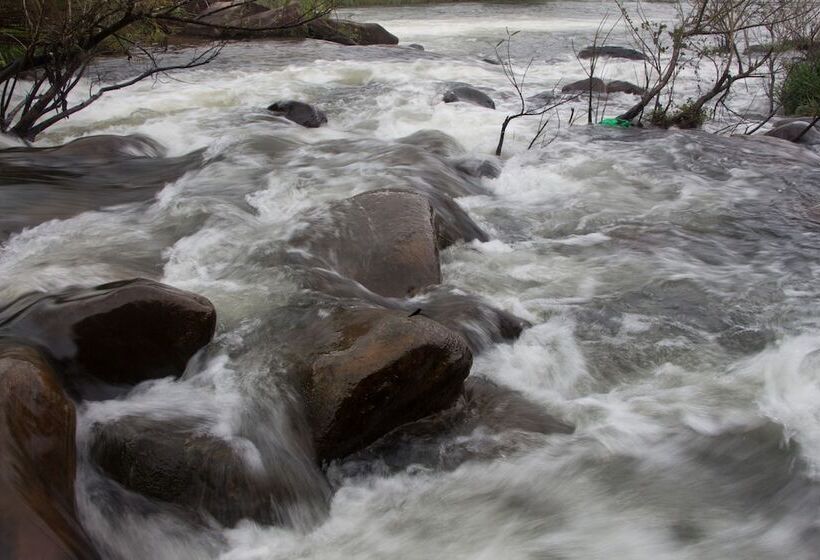 בית מלון כפרי Vrk Adventure Base Camp