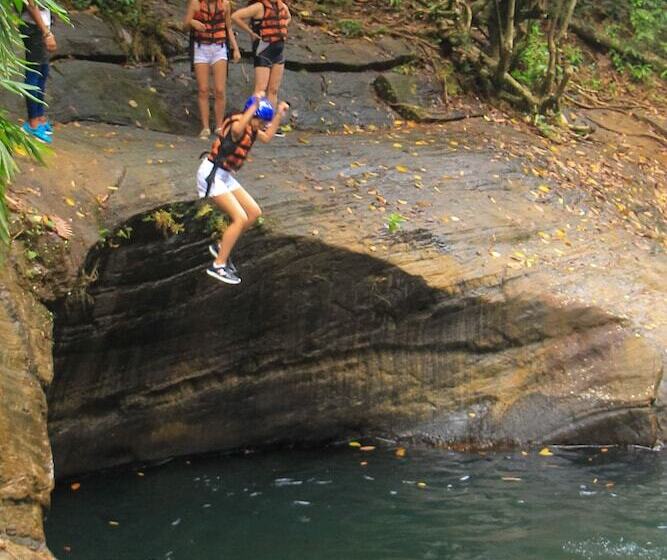 בית מלון כפרי Vrk Adventure Base Camp