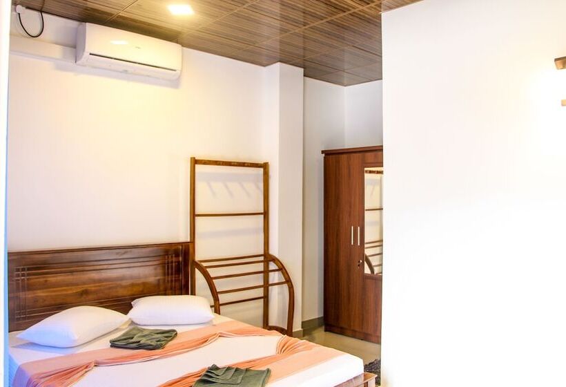 בית מלון כפרי Vrk Adventure Base Camp