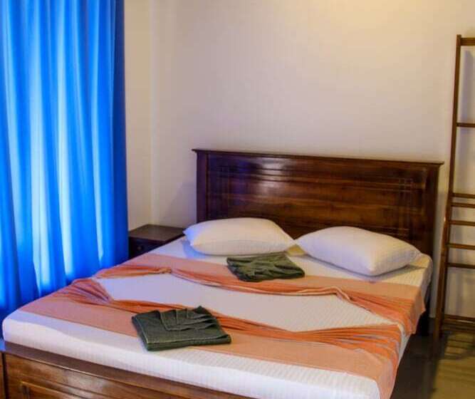 בית מלון כפרי Vrk Adventure Base Camp