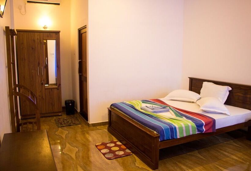 בית מלון כפרי Vrk Adventure Base Camp